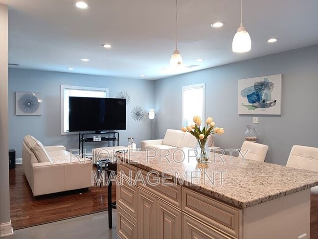 Building Photo - 1711 Candler Rd