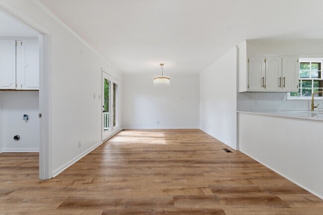 Building Photo - 308 Brookview Ct