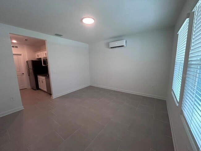Building Photo - 3063 Park Vale Rd