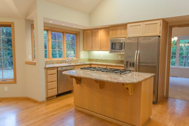 Building Photo - 5Bd/2.75Ba Mercer Island House