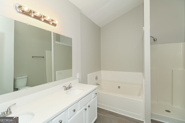 Building Photo - 6695 Emerald Pointe Cir