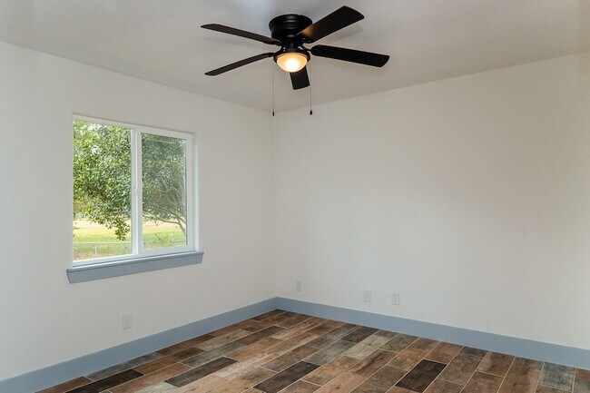 Building Photo - 811 Matchett St