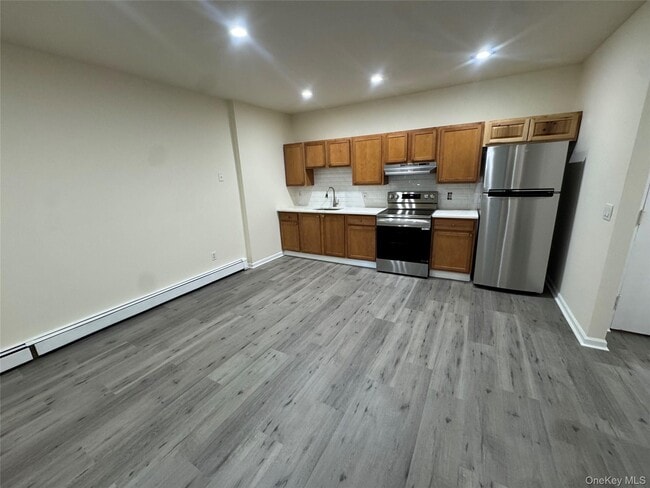 Building Photo - 167 Main St