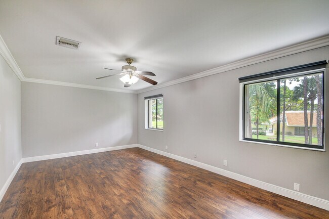 Building Photo - 1105 Maplewood Dr