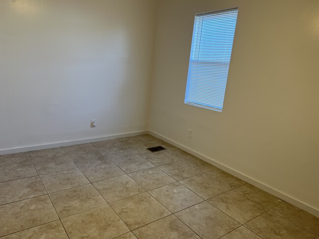 Building Photo - 430 Goodall Ave