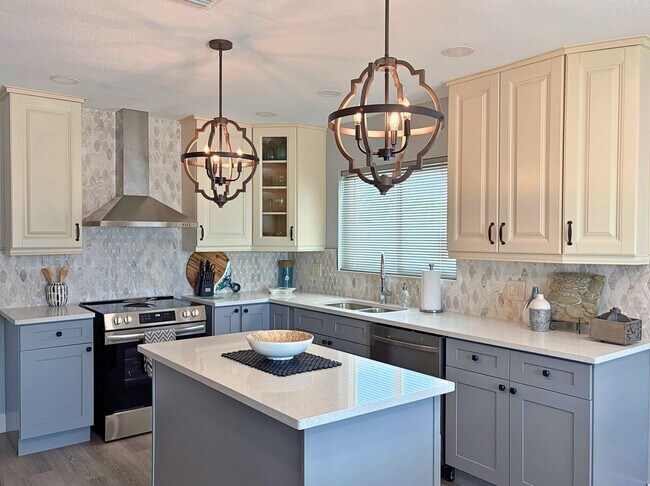 Building Photo - 10128 Yacht Club Dr