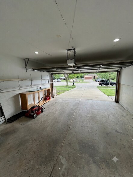 Building Photo - 14041 Brougham Dr