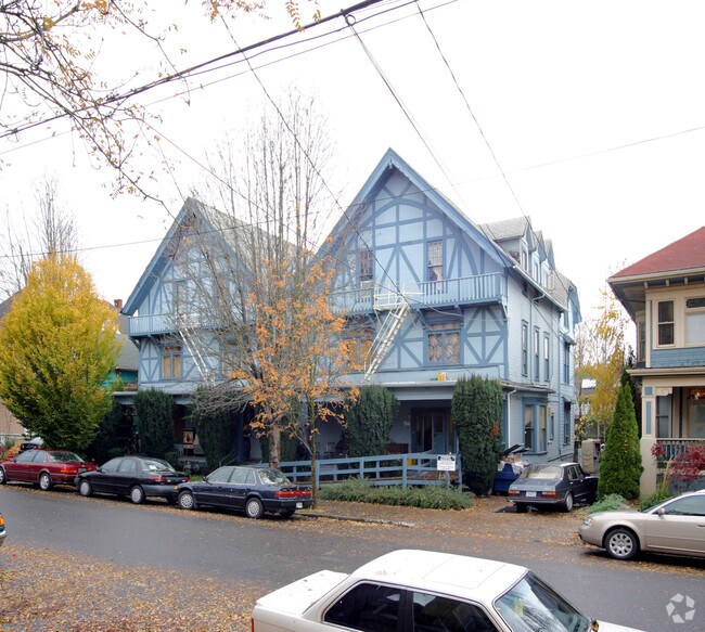 Parke Plaza 2241 NW Hoyt St Portland OR 97210 Apartment Finder