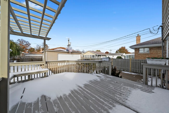 Building Photo - 7432 W Ainslie St