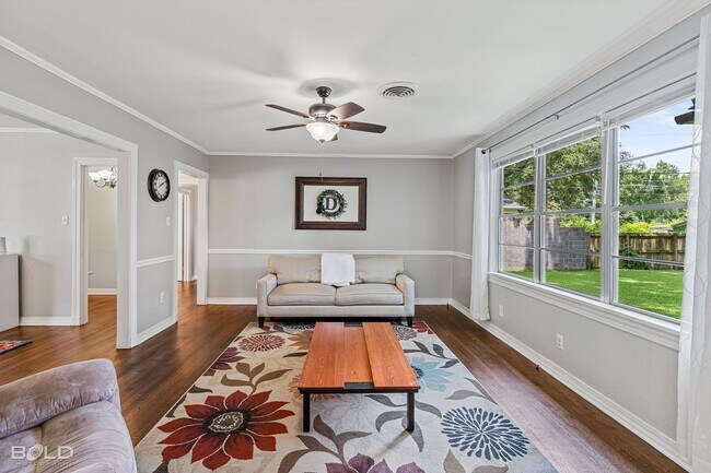 Building Photo - Adorable Broadmoor rental!