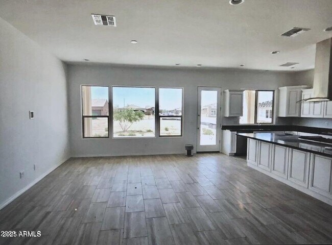 Building Photo - 479 E Watermelon Ln