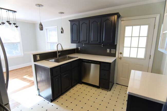 Building Photo - Rock Hill!  Beautiful home available!