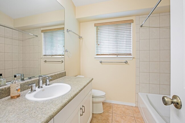 Building Photo - Furnished Home in Gated Community at Malulani Gardens