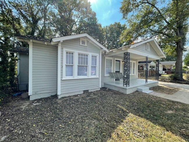 Building Photo - Cozy 3/1 House in South Rome