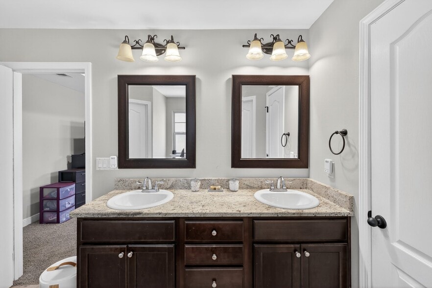 Building Photo - 118 Trailwood Ln