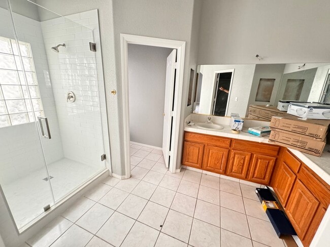 Building Photo - 2 Bed + Den Single Story Home in Painted Desert