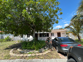 Building Photo - 2621 NE 9th Terrace