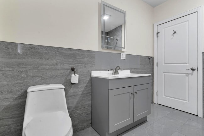 Building Photo - 11 Brett St