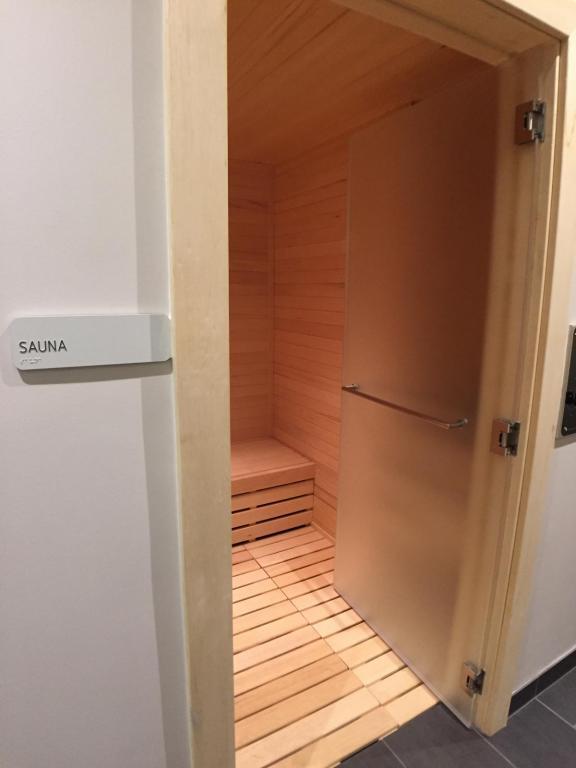 Building Photo - 1001 Queen St