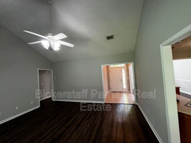 Building Photo - 8012 Rocky Creek Dr