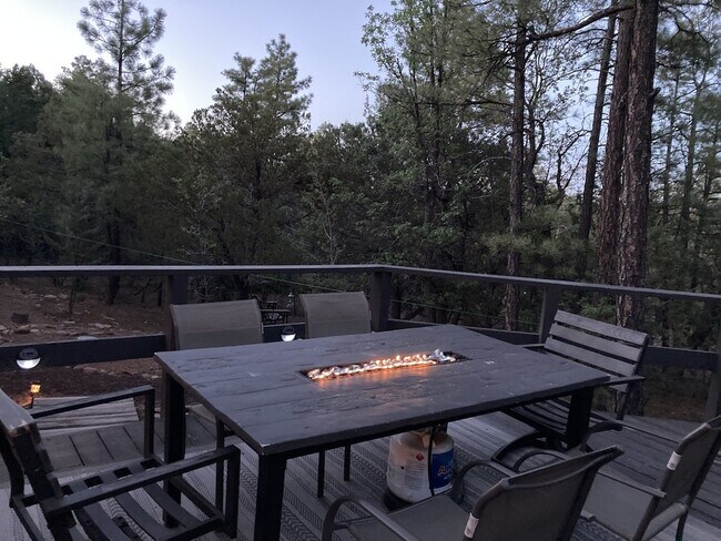 Building Photo - 3239 Pine Needle Dr