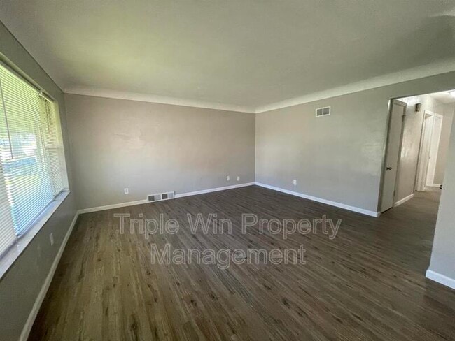 Building Photo - 6918 Etzel Ave