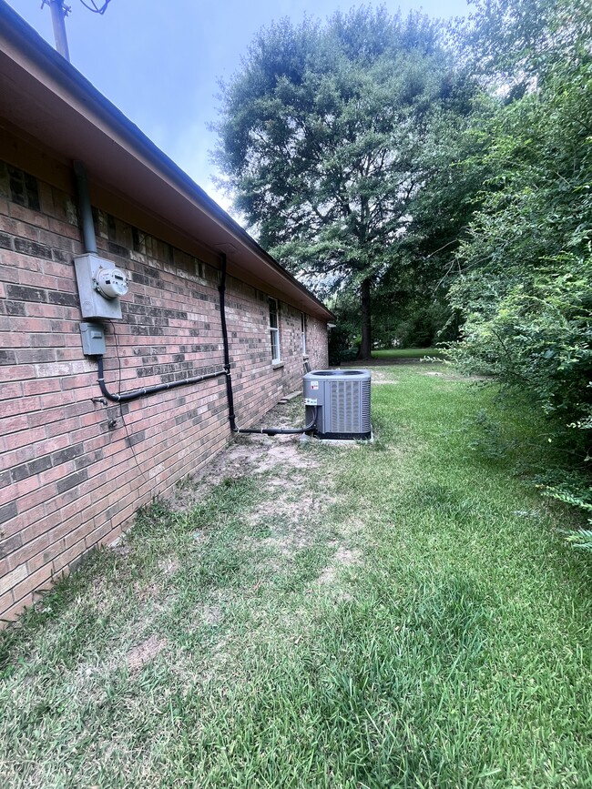 Building Photo - 2919 Beasley Dr