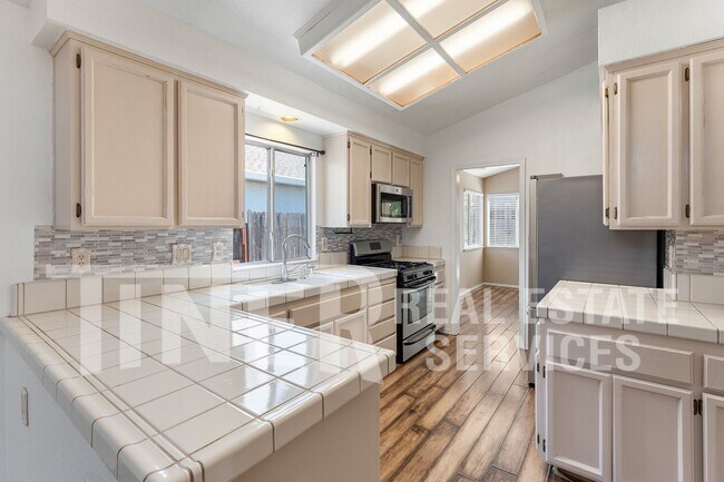 Building Photo - 1218 Chablis Cir