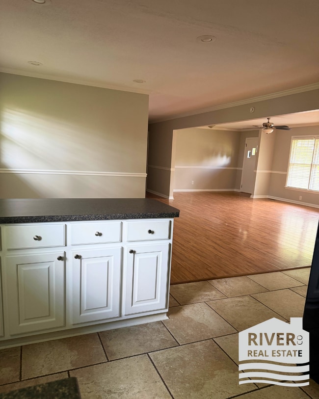 Building Photo - 2370 Roberts Ln