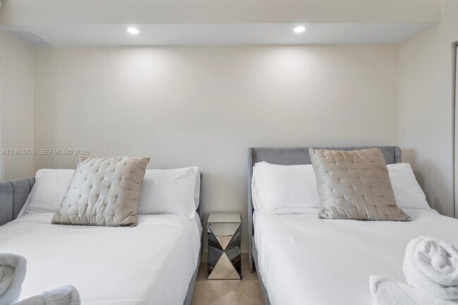 Building Photo - 17555 Atlantic Blvd