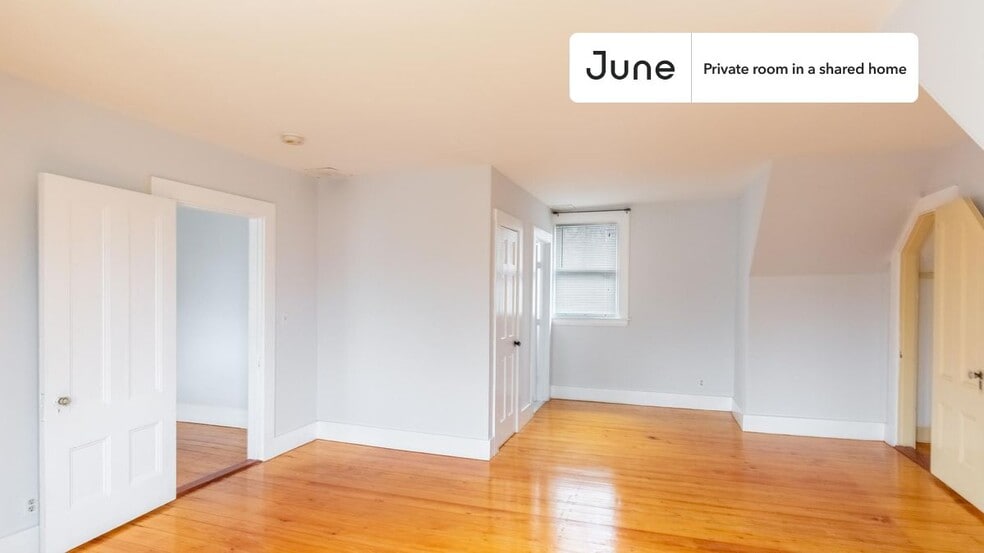 Building Photo - Room in Shared 5 bed/2.5 bath home in Newton Corner