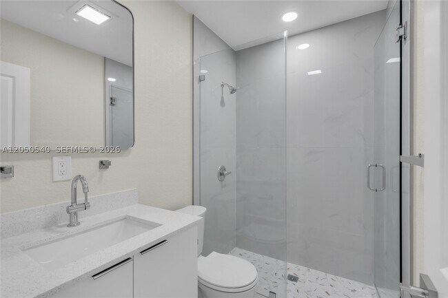Building Photo - 2640 SW 30th Ct
