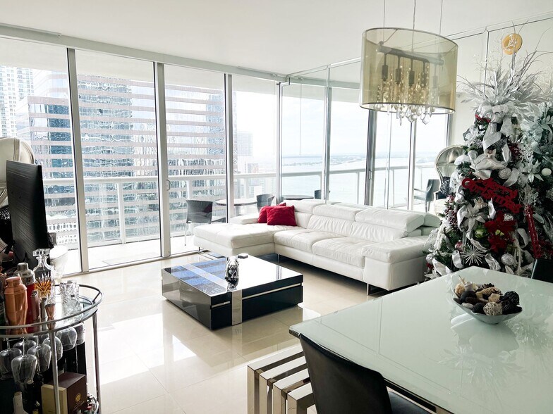 Living room - 1331 Brickell Bay Dr