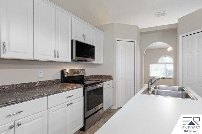 Building Photo - 13 Ryberry Dr