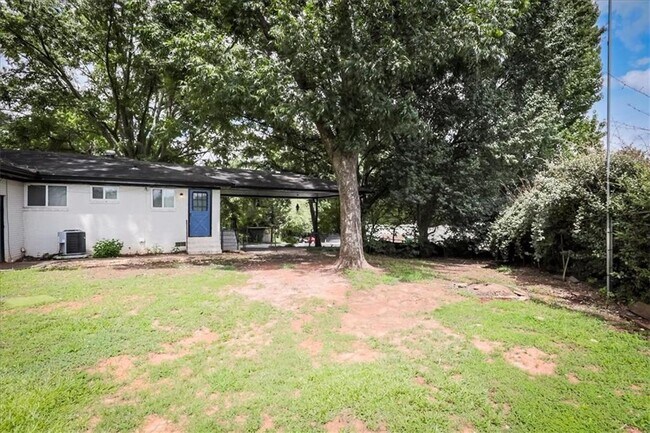 Building Photo - 1076 Vonda Ln SW