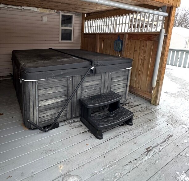 Building Photo - 1600 N Lyndonville Rd