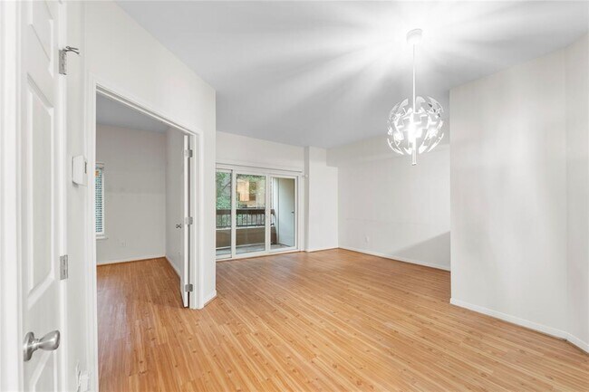 Building Photo - 2209 S Braeswood Blvd