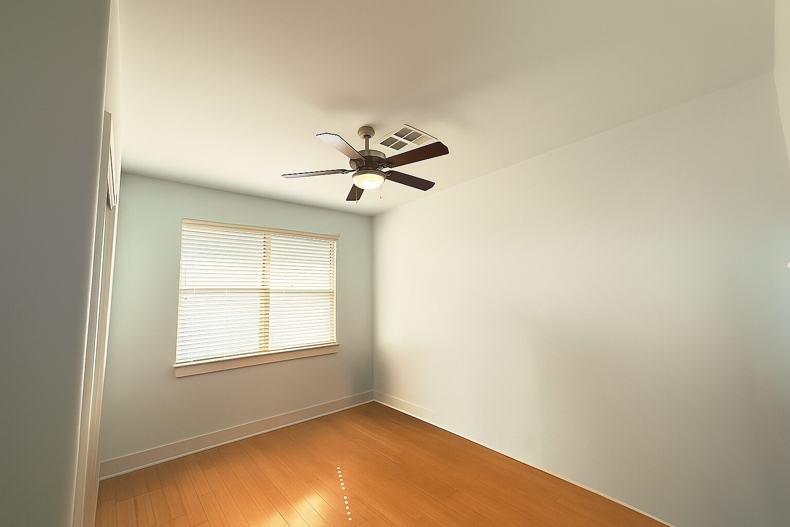 Building Photo - 13420 Lyndhurst St