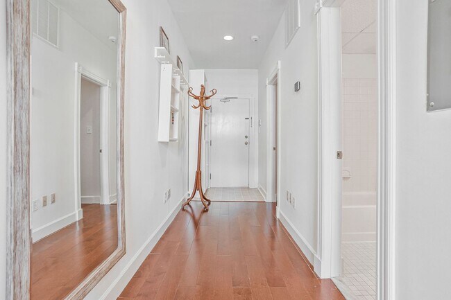 Building Photo - Kalorama Apartment – Renovated One-Bedroom with Private Balcony