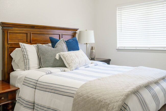 Building Photo - Lilac Retreat - Unit C