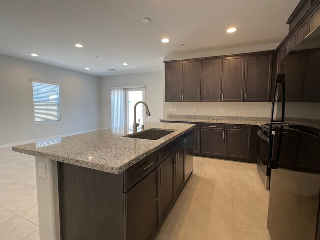 Building Photo - 4 BED 2 BATH 2 CAR GARAGE SINGLE STORY SINGLE FAMILY HOME w/ PAVED BACKYARD IN CADENCE COMMUNITY,...