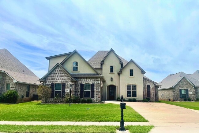 Primary Photo - Stunning 4-Bedroom 3-Bath Home for Lease i...