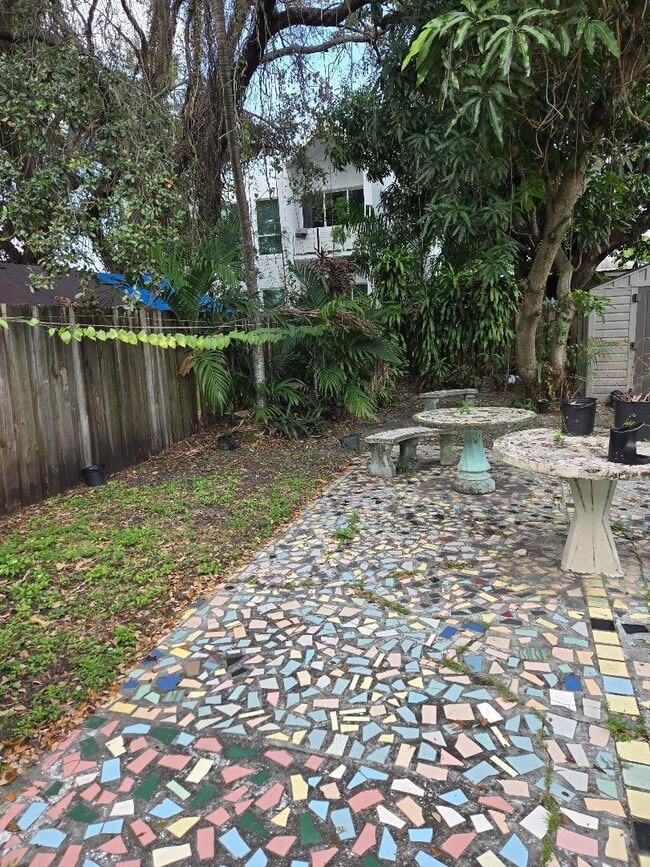 Building Photo - 5715 NW 6th Ave