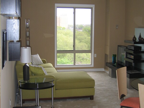Building Photo - 616 Pallister