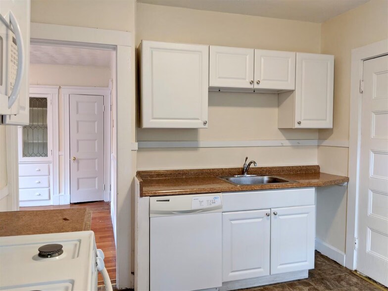 Building Photo - 14 Sanborn Ave