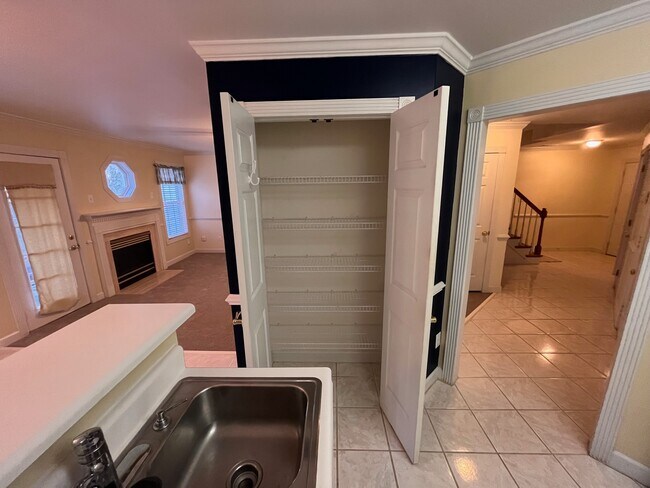 Building Photo - 118 Grande Meadow Way