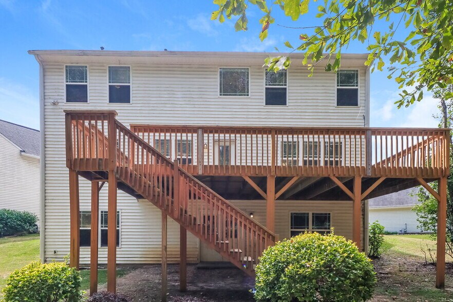 Building Photo - 910 Elderberry Ln