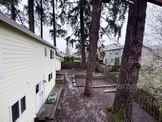 Building Photo - 324 SE 30th Ave