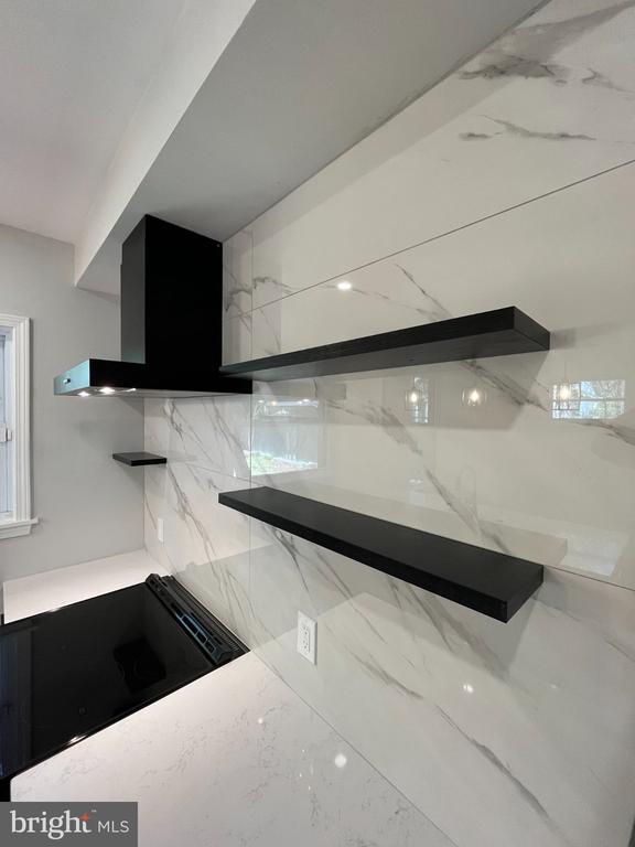 Building Photo - 327 Whittier St NW