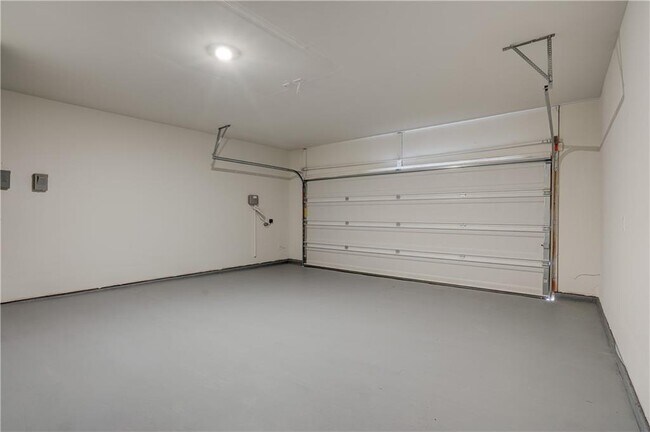 Building Photo - 14500 Fitzgibbon Dr